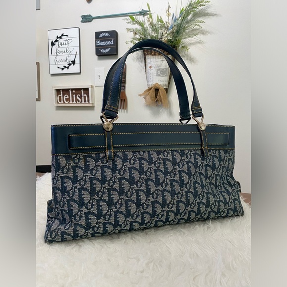 Dior
Dior Blue Oblique Canvas and Leather Jeans Pocket Tote - Picture 7 of 17